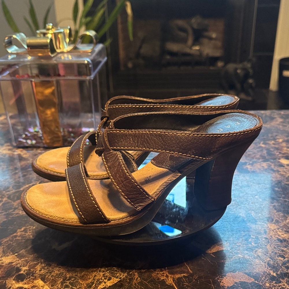 “SOLD” Vintage Parade Women's Brown Leather Strappy Sandals - Size 9